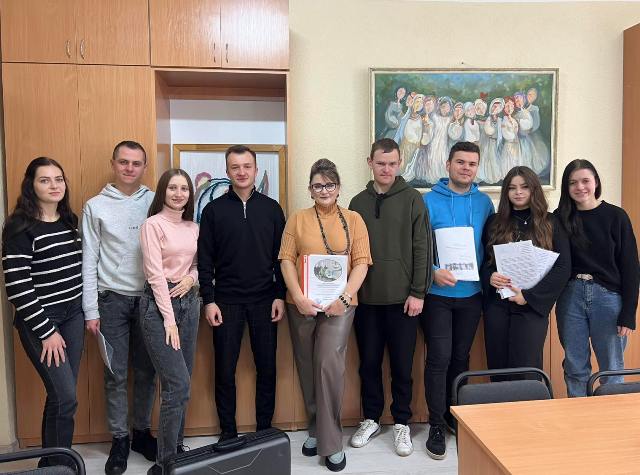 Учасники звітного обговорення